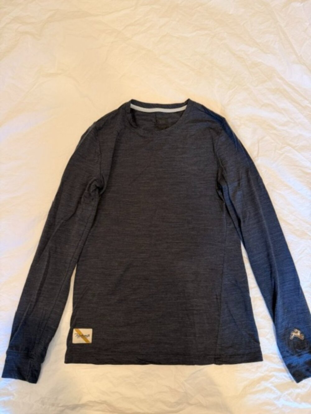 Excellent Condition Tracksmith Women's Harrier Long Sleeve, Blue, Size XS